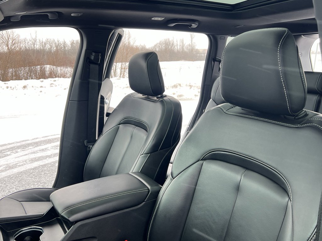 Used 2024 Jeep Grand Cherokee Limited w/ Black Appearance Package image 16