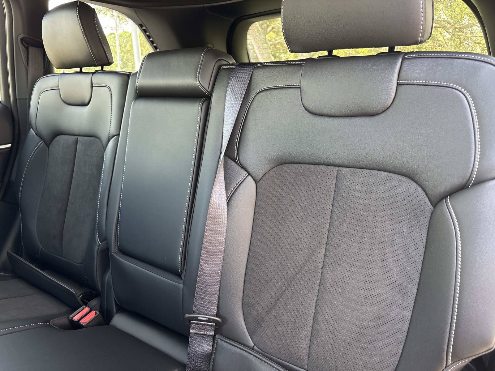 New 2027 Jeep Grand Cherokee Altitude RWD image 13