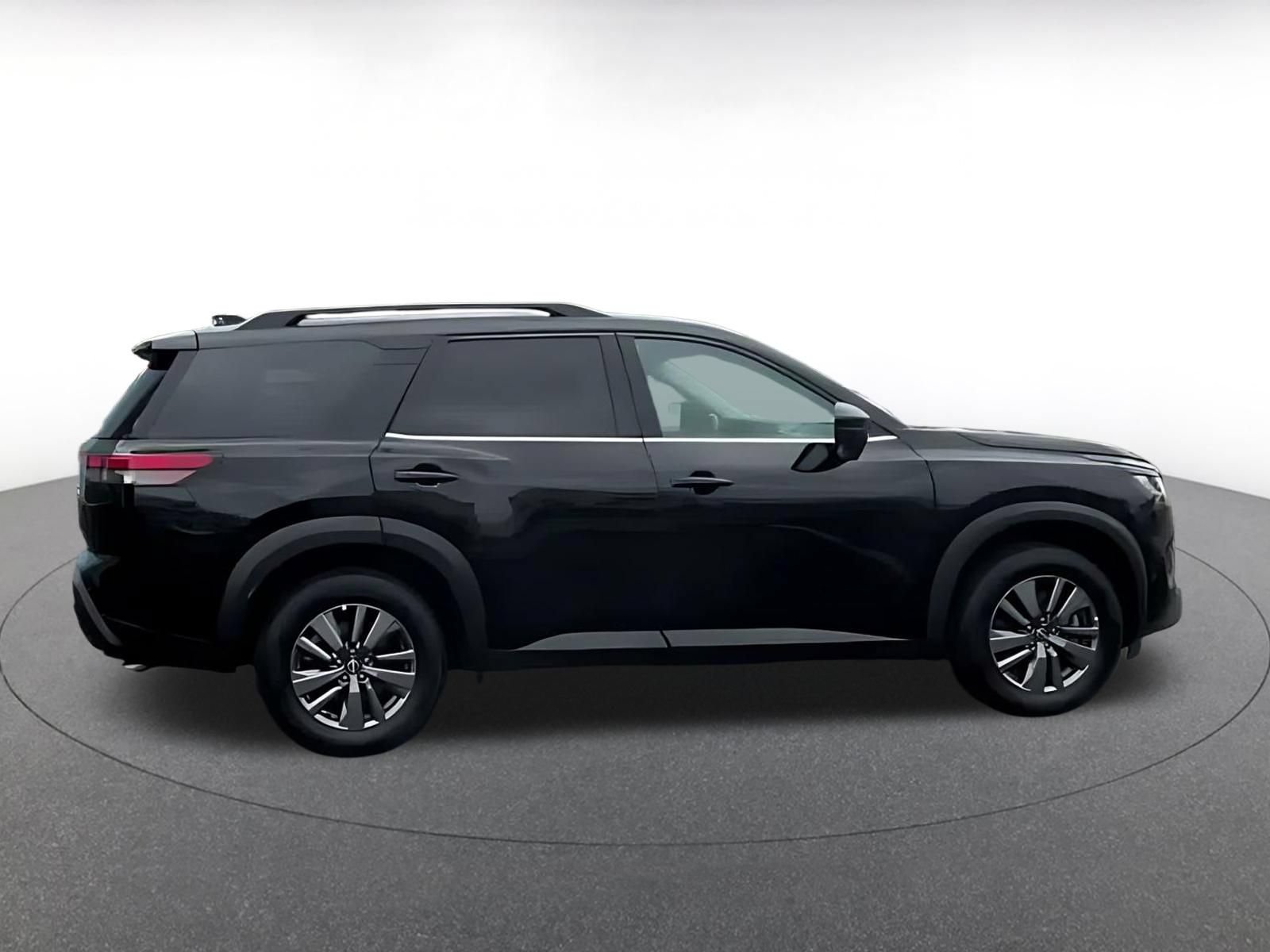 Used 2025 Nissan Pathfinder SV FWD image 13