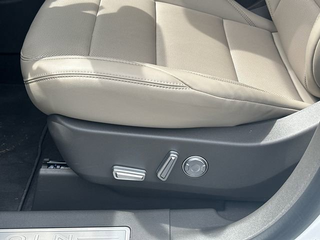 Used 2025 Lincoln Nautilus Premier AWD/4WD image 12