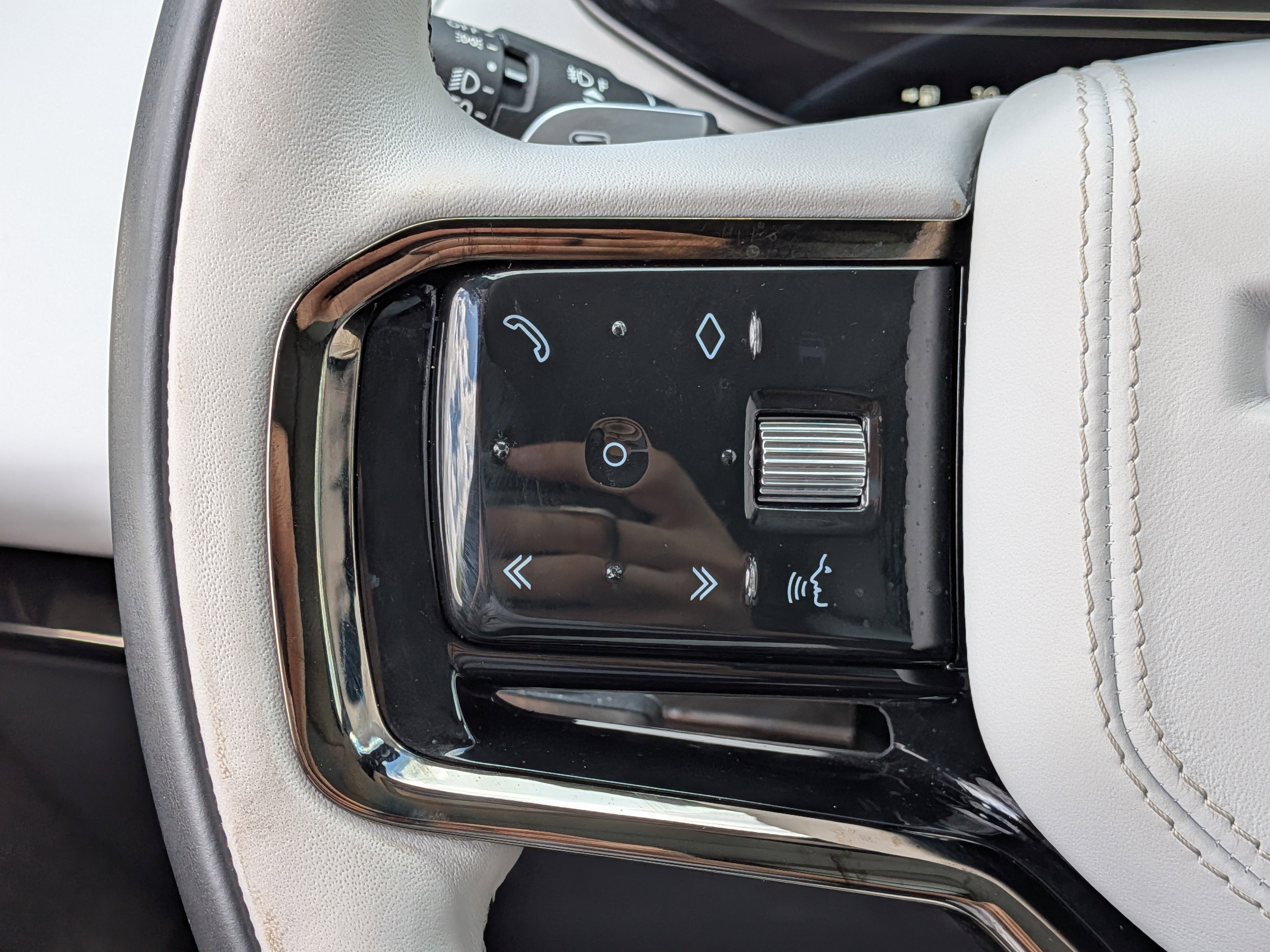 Used 2023 Land Rover Range Rover Sport SE Dynamic image 22