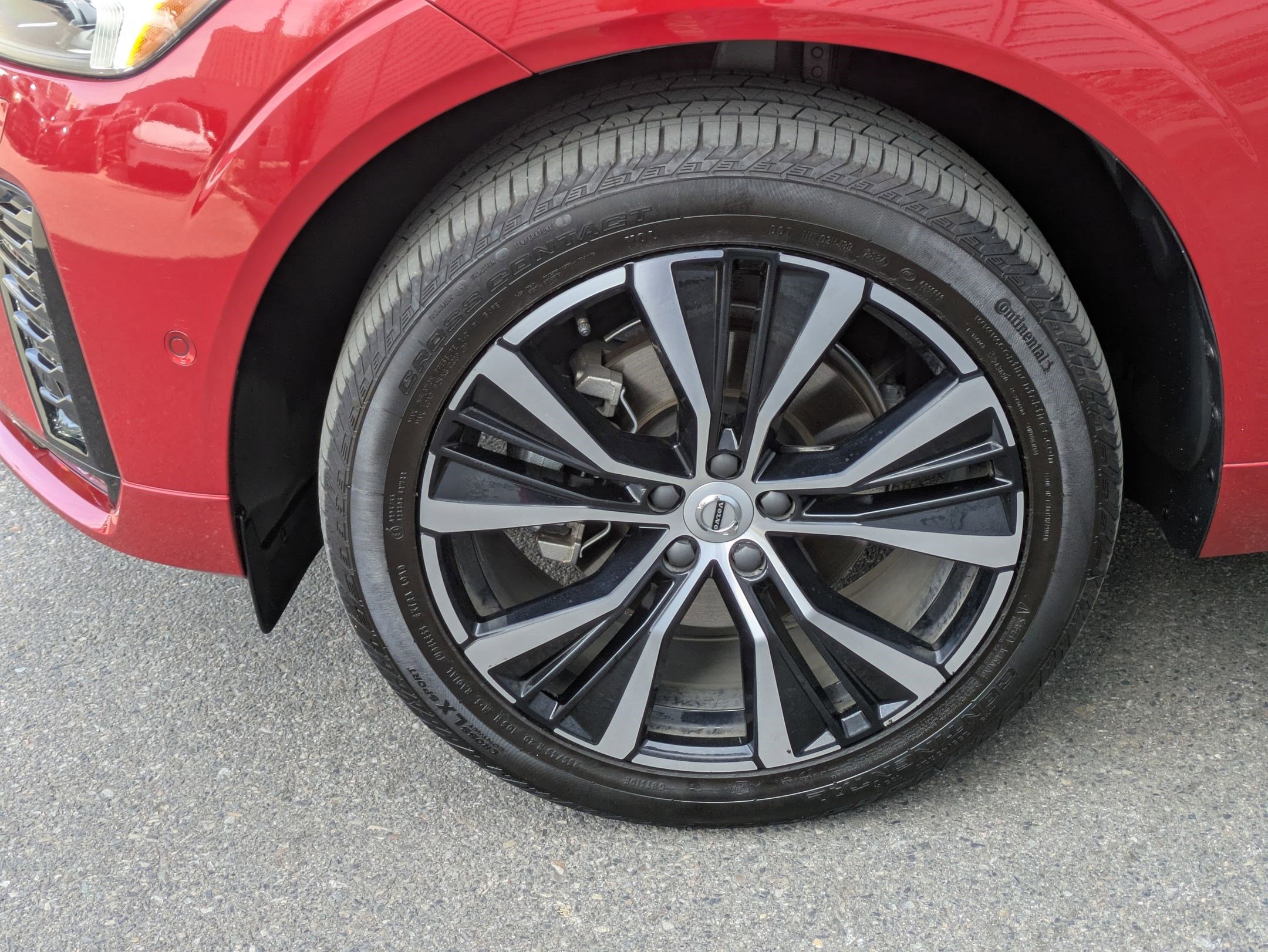 Used 2025 Volvo XC60 B5 Plus w/ Protection Package Premier image 11