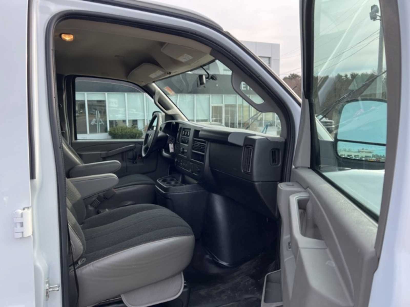 Used 2021 Chevrolet Express 2500 w/ Driver Convenience Package RWD image 10