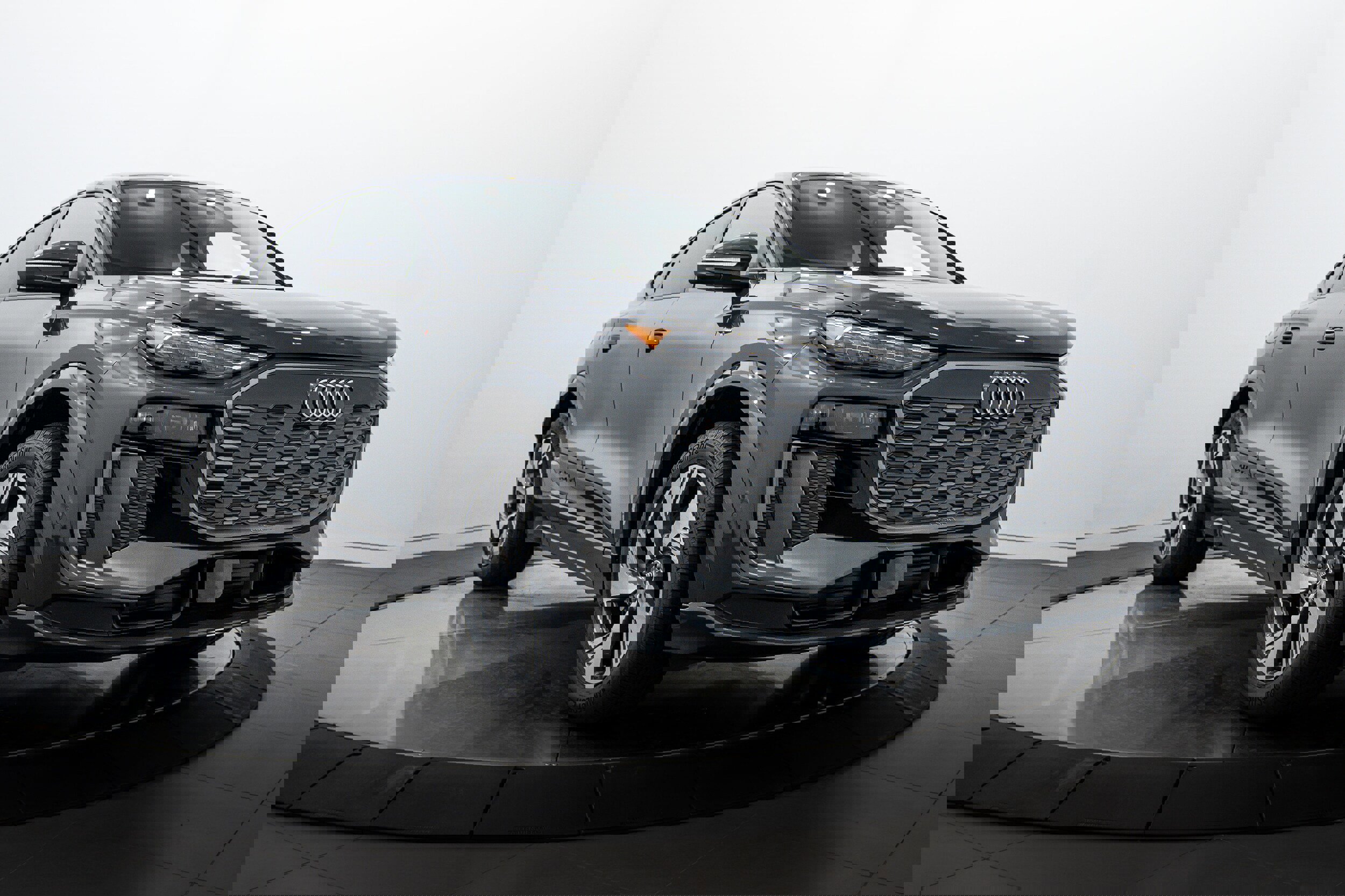 New 2025 Audi Q6 e-tron Premium Plus