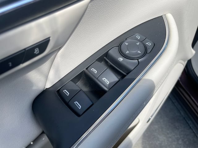 Used 2023 Buick Envision Avenir AWD/4WD image 21