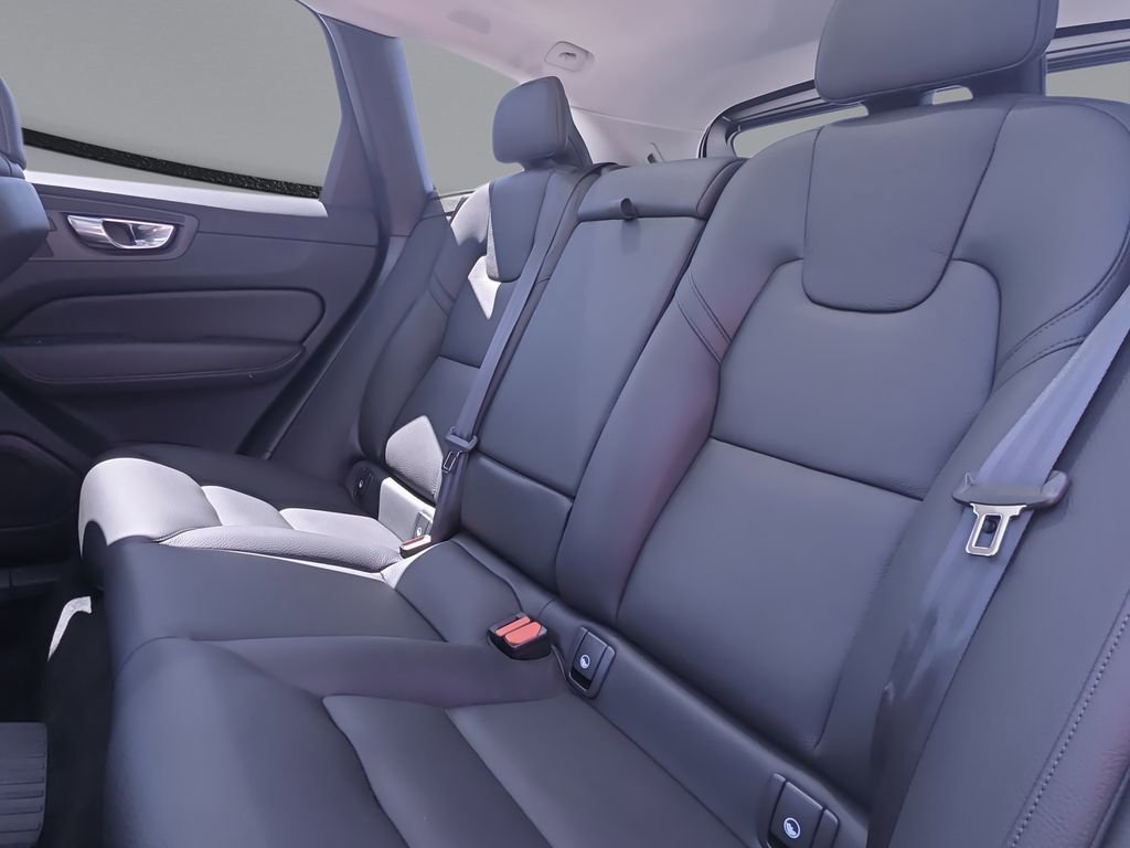 Certified 2023 Volvo XC60 T8 Plus AWD/4WD image 16