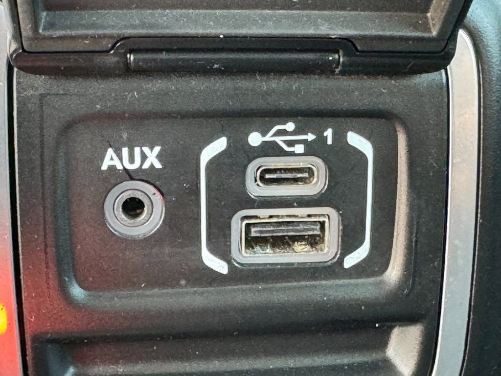 Used 2020 Jeep Wrangler Unlimited Sahara image 33