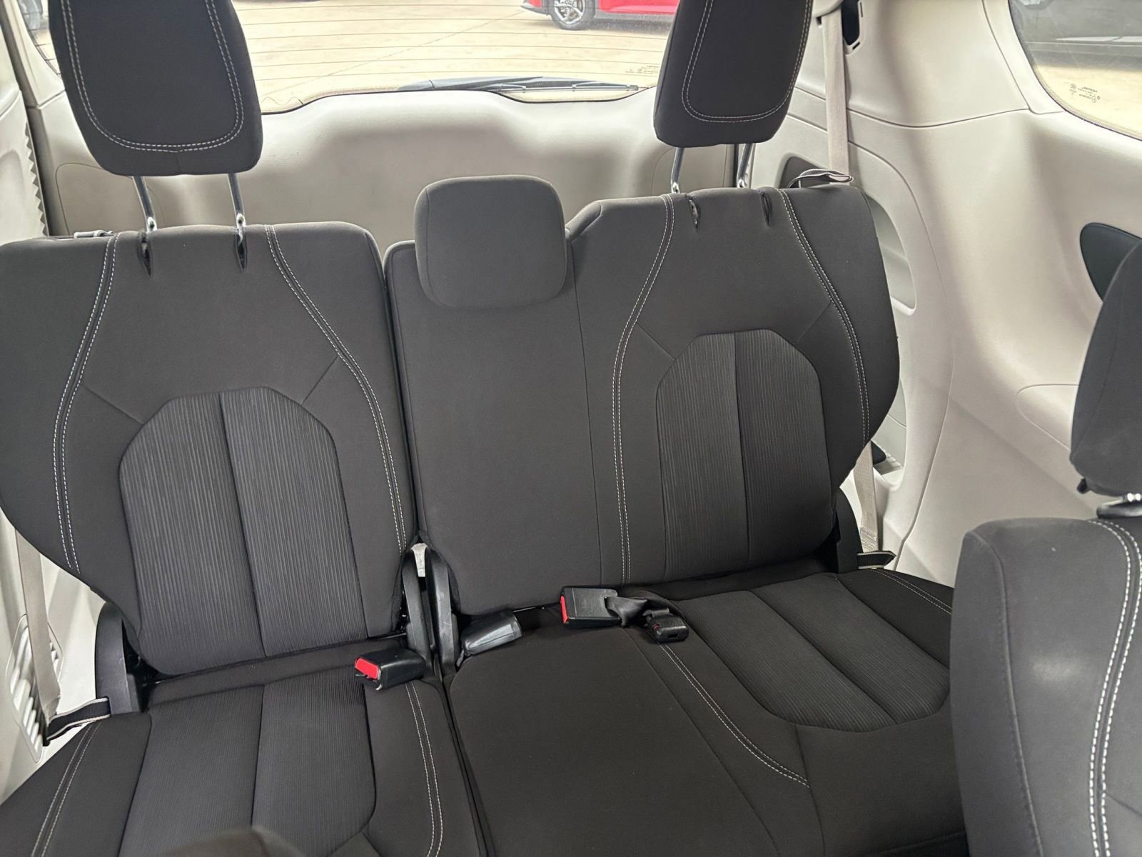 Used 2023 Chrysler Voyager LX image 31