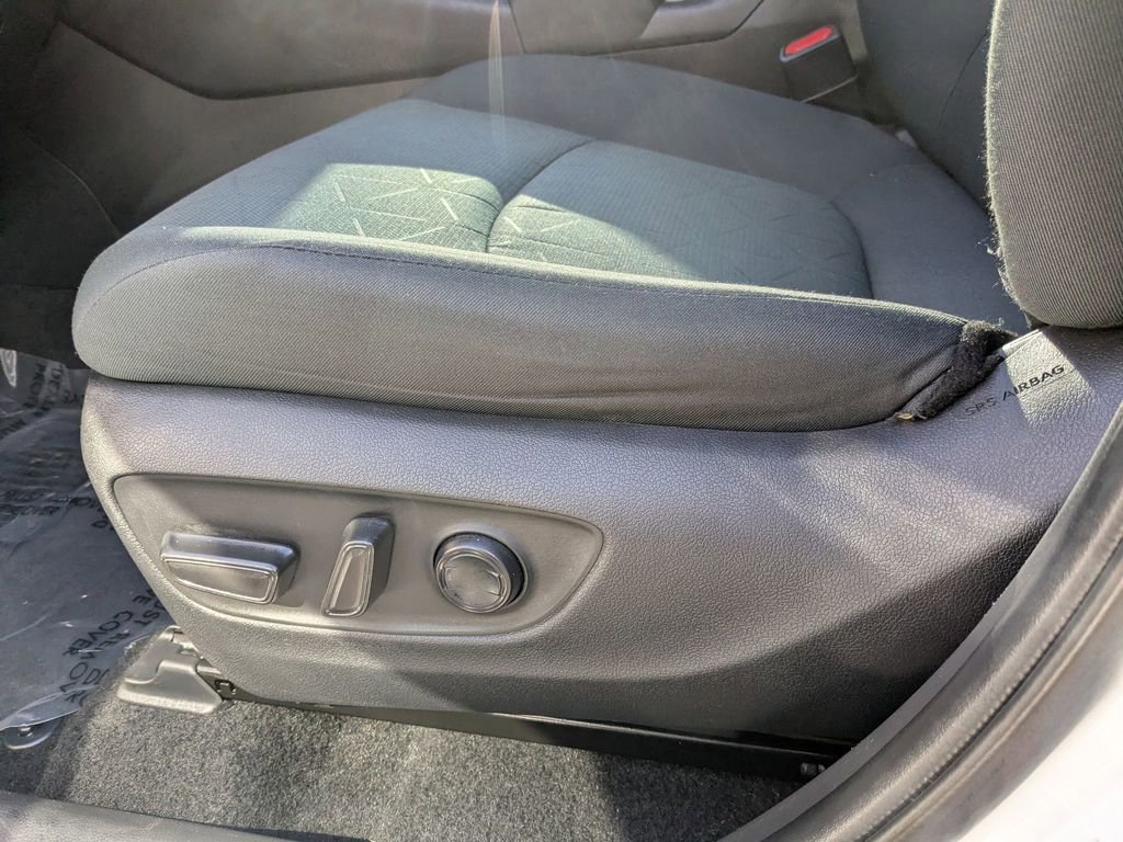 Used 2024 Toyota RAV4 XLE FWD image 13