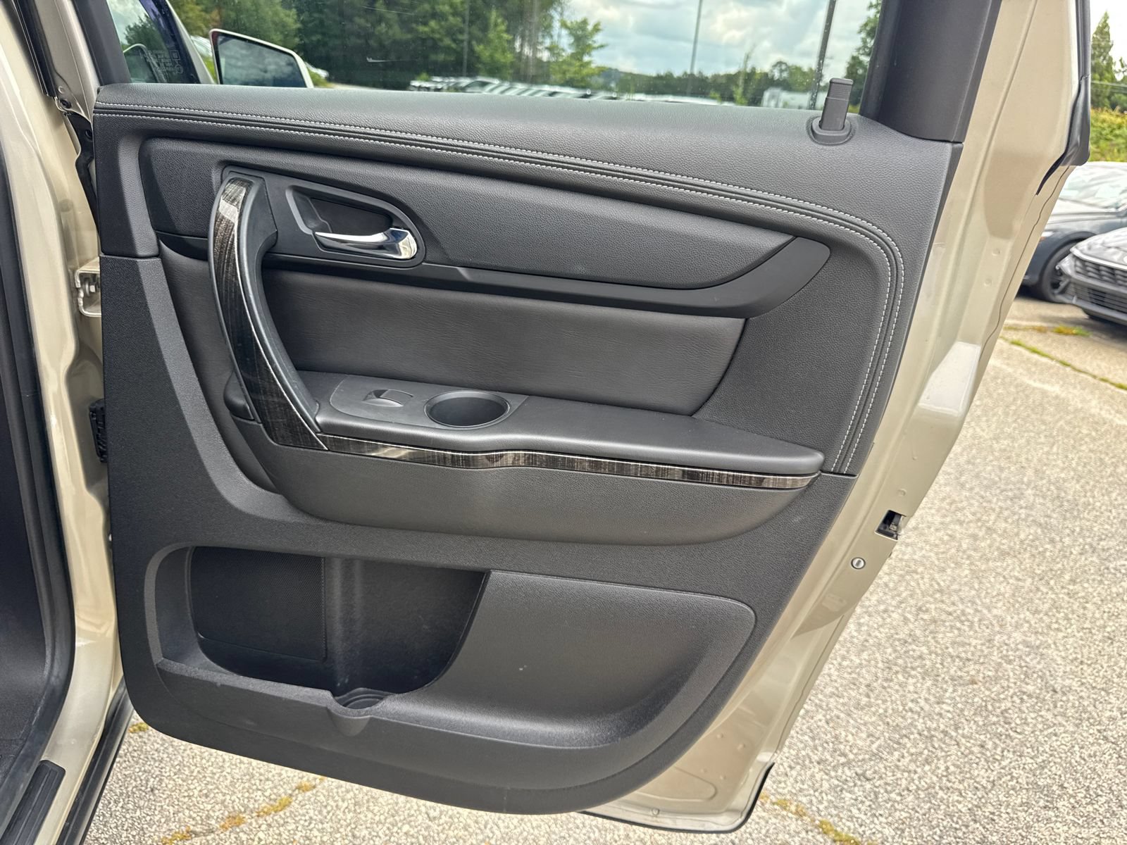 Used 2016 GMC Acadia SLT w/ Open Road Package FWD image 16