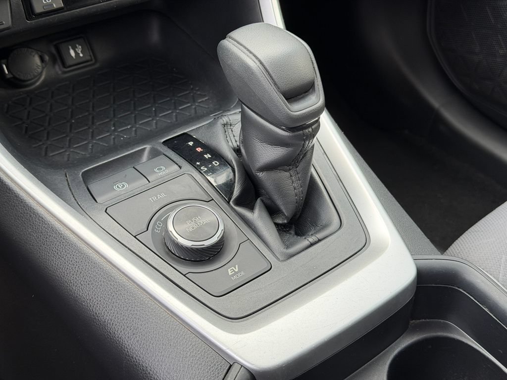 Used 2019 Toyota RAV4 XLE w/ Convenience Package AWD/4WD image 18