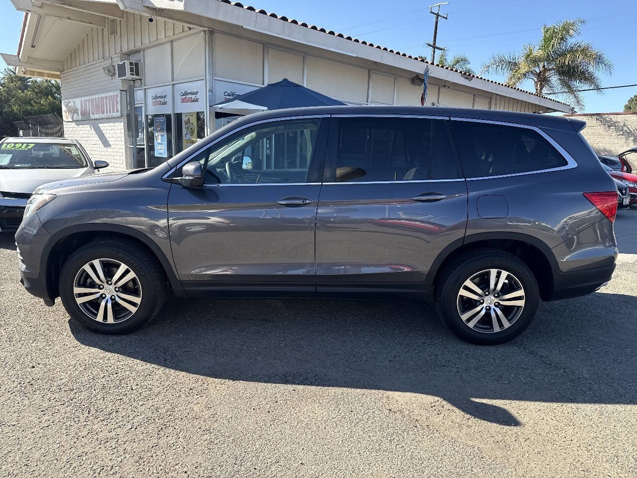 Used 2017 Honda Pilot EX image 2