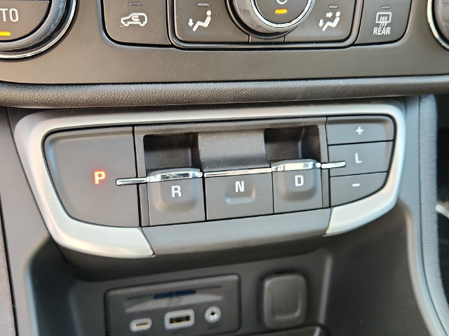 Used 2023 GMC Terrain SLT w/ LPO, 'HIT The Road' Package AWD/4WD image 15
