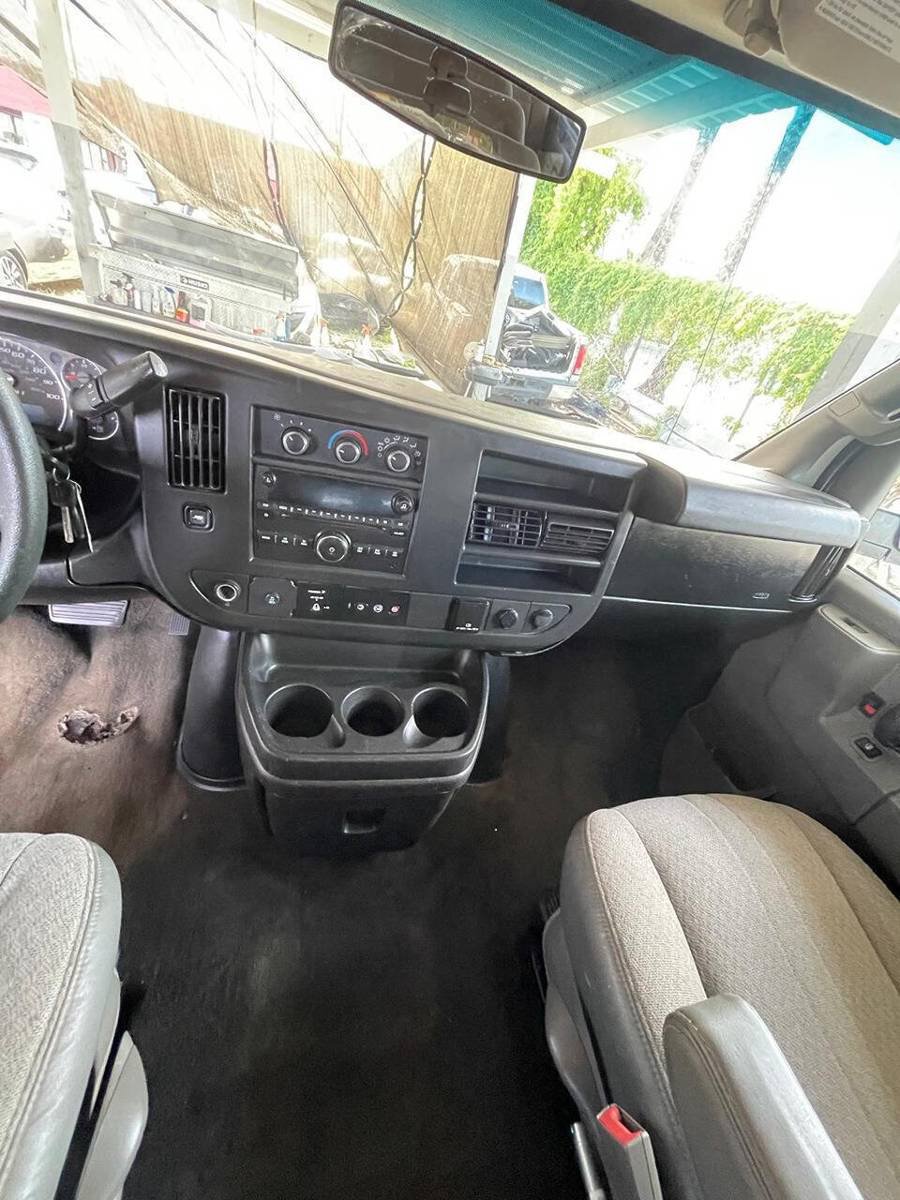 Used 2017 Chevrolet Express 3500 LT w/ LT Preferred Equipment Group RWD image 5