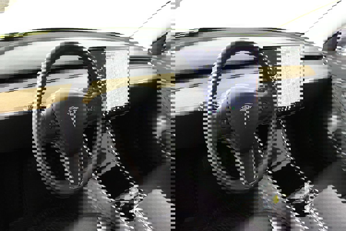 Used 2020 Tesla Model 3 Standard Range Plus image 8