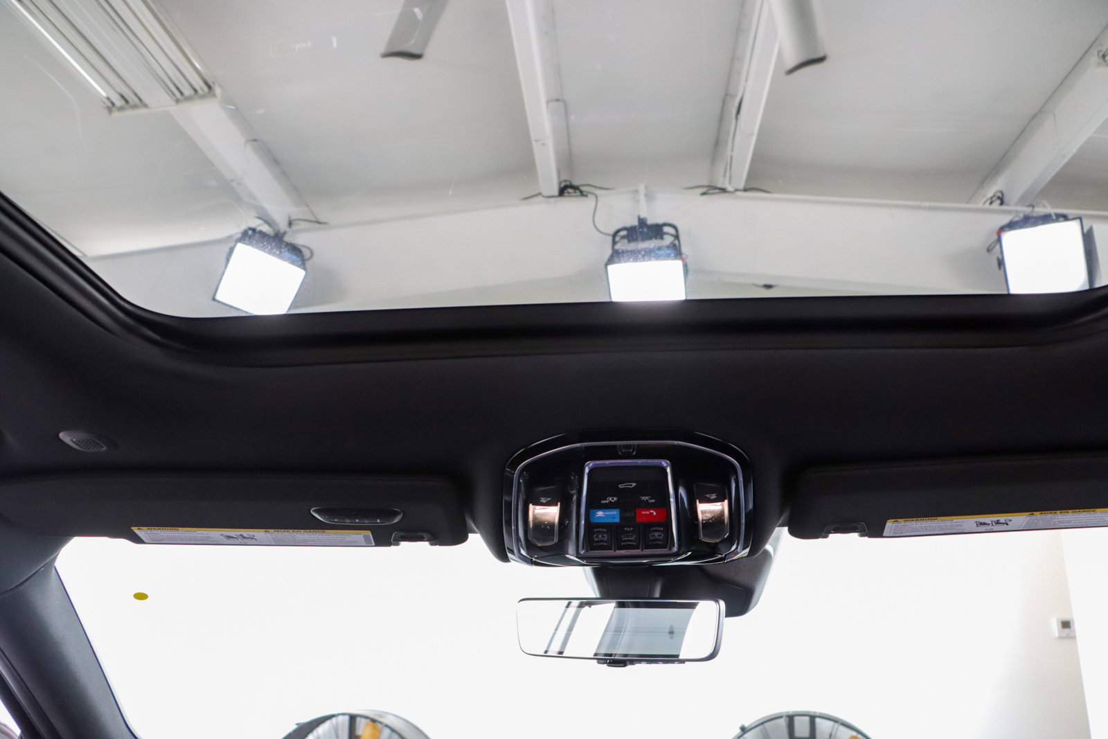 Used 2022 Jeep Grand Cherokee Overland w/ Advanced Protech Group III image 21