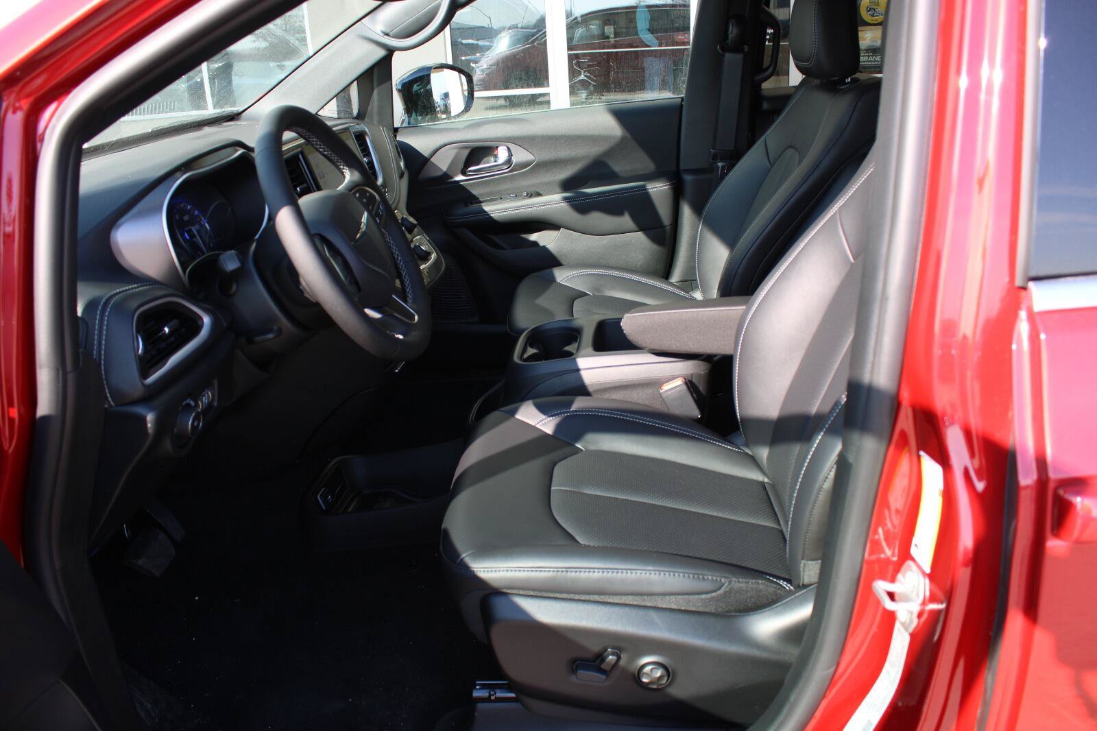 New 2026 Chrysler Pacifica Select FWD image 12