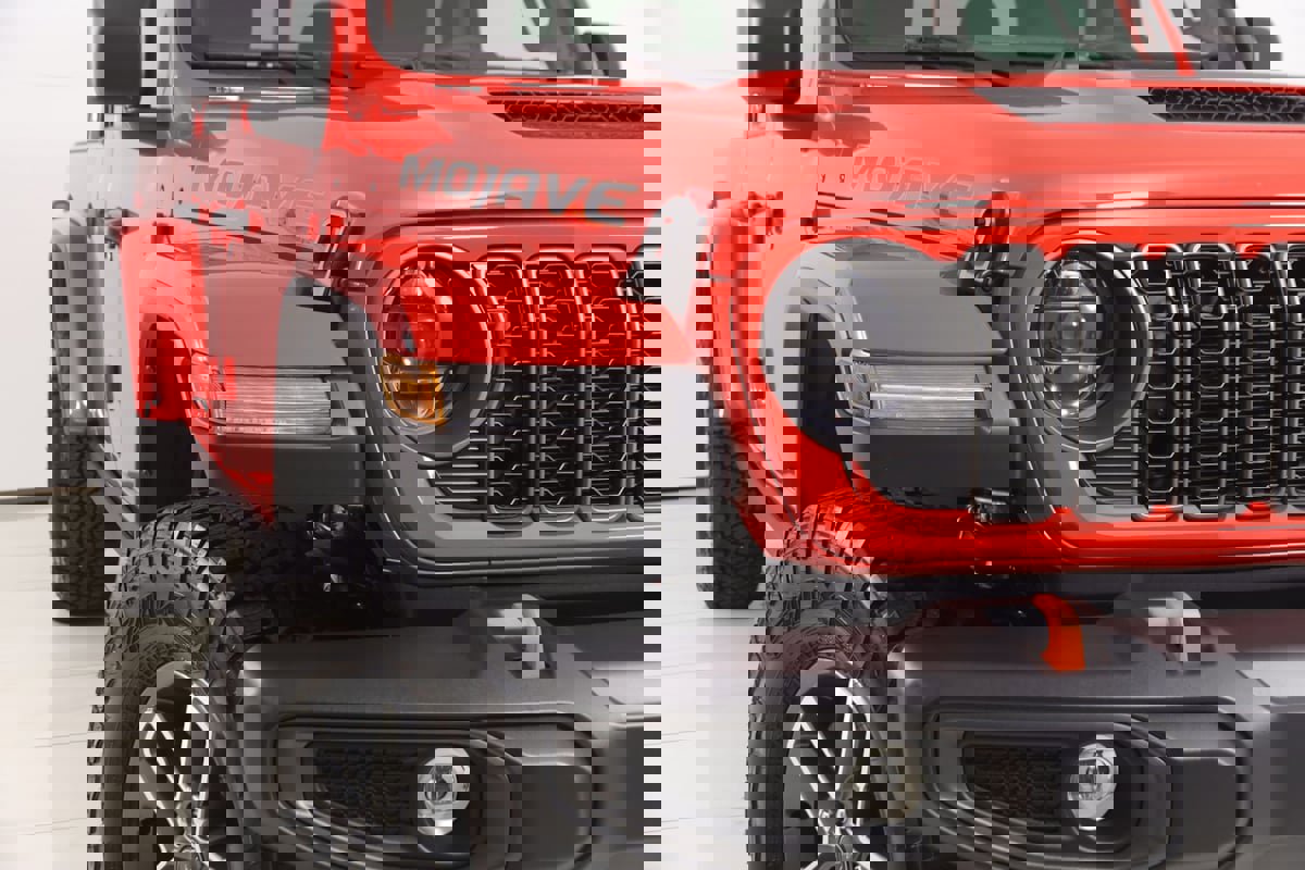 Used 2025 Jeep Gladiator Mojave image 16