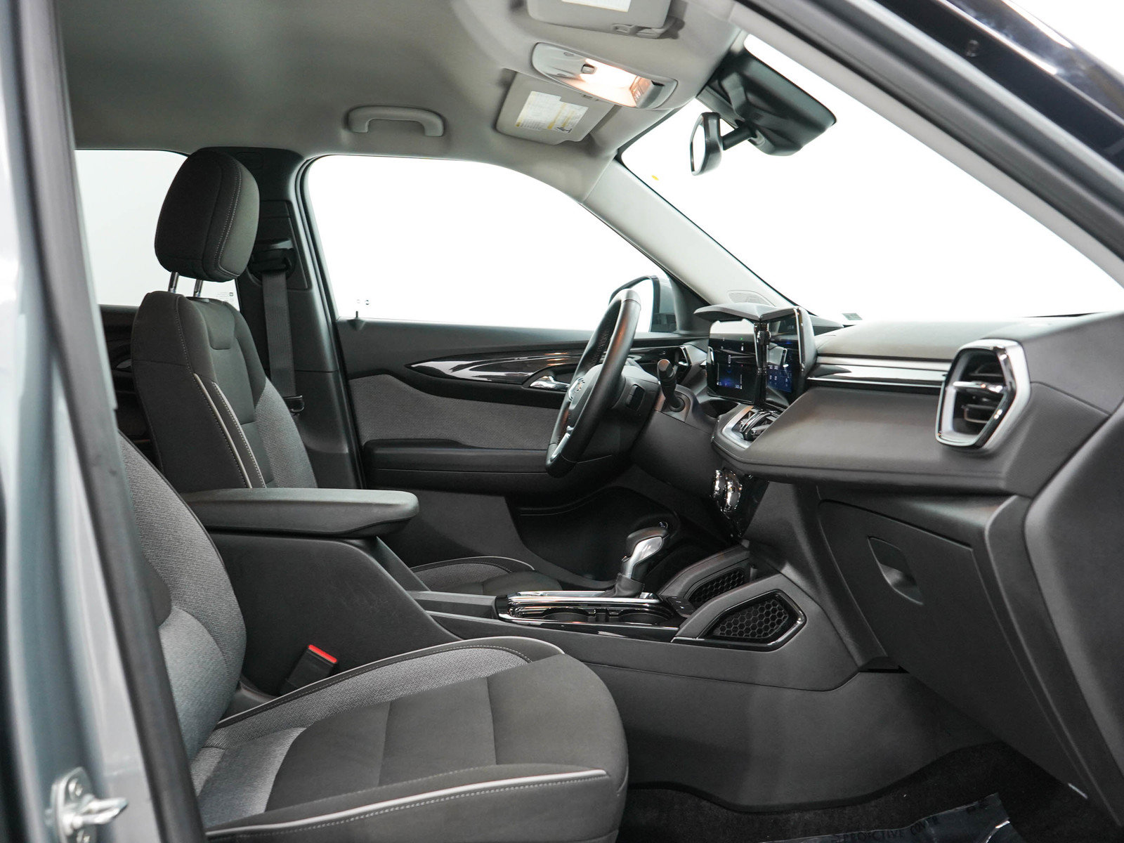 Used 2024 Chevrolet TrailBlazer LT w/ Convenience Package FWD image 11