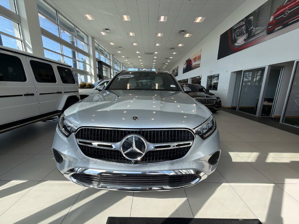 Used 2026 Mercedes-Benz GLC 300 image 2
