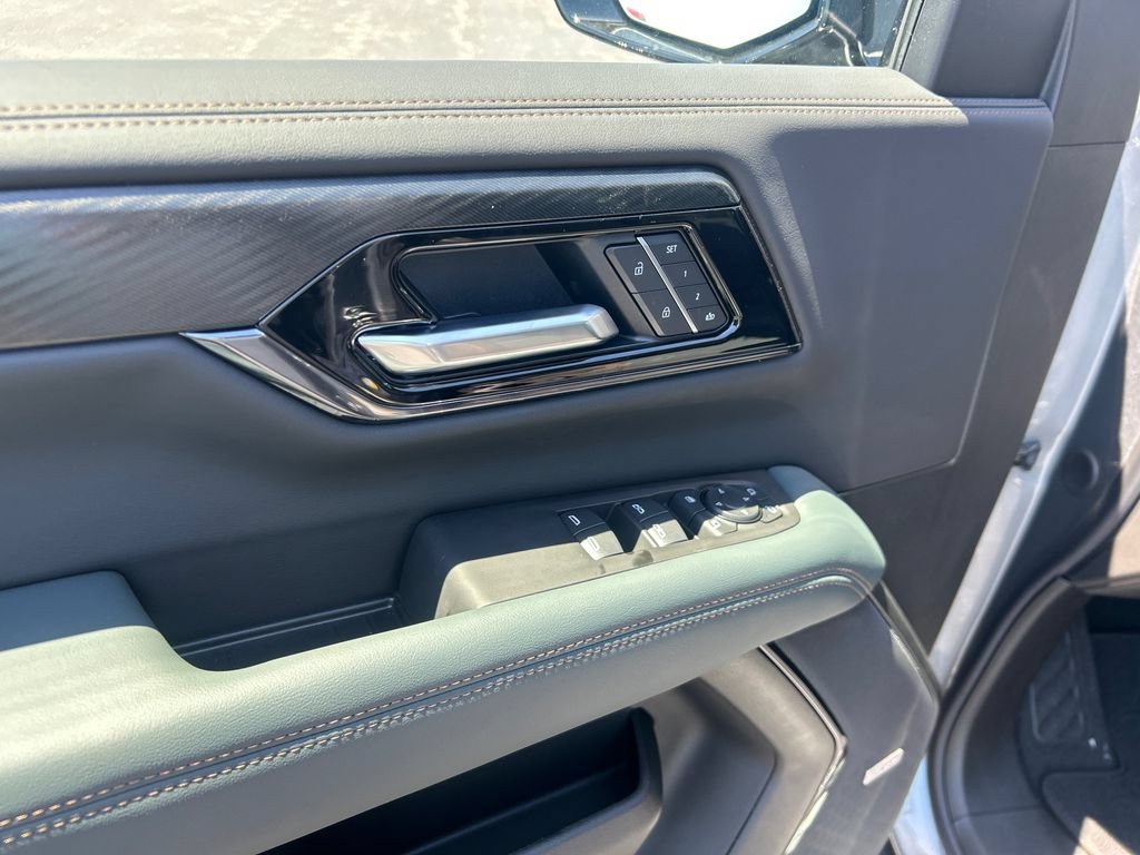 New 2026 GMC Yukon Denali Ultimate AWD/4WD image 16
