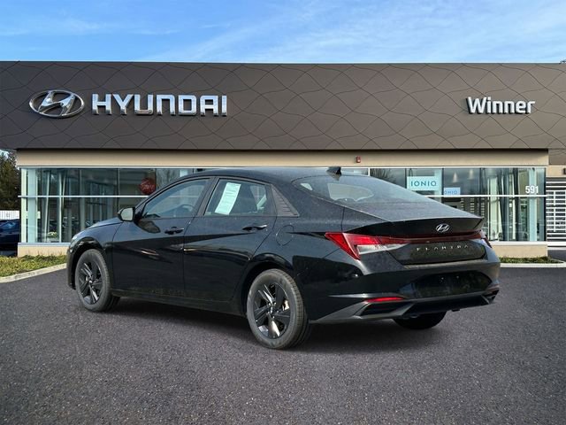 Certified 2023 Hyundai Elantra SEL w/ Preferred Accessory Package FWD image 2