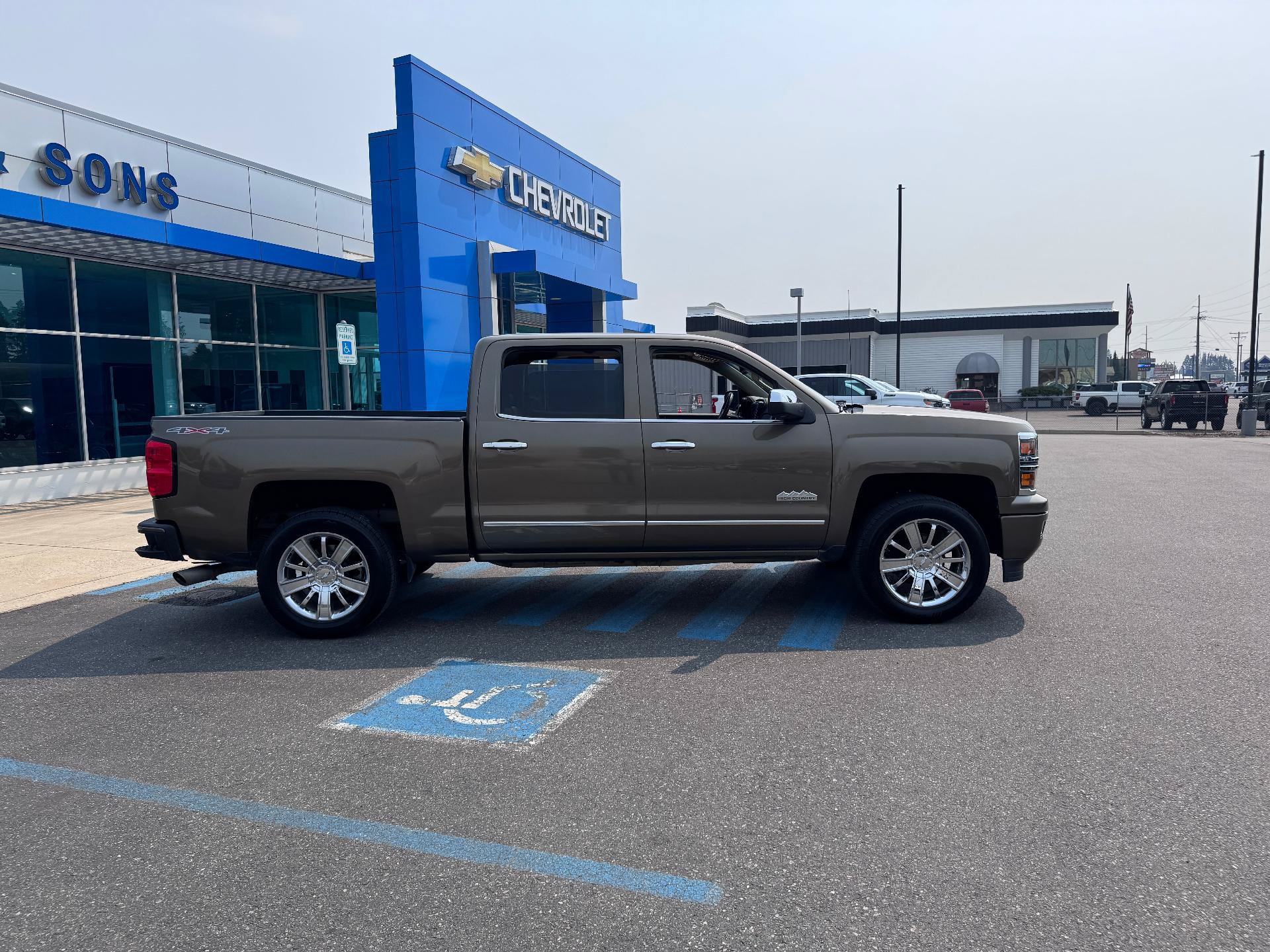Used 2015 Chevrolet Silverado 1500 High Country w/ High Country Premium Package AWD/4WD image 8