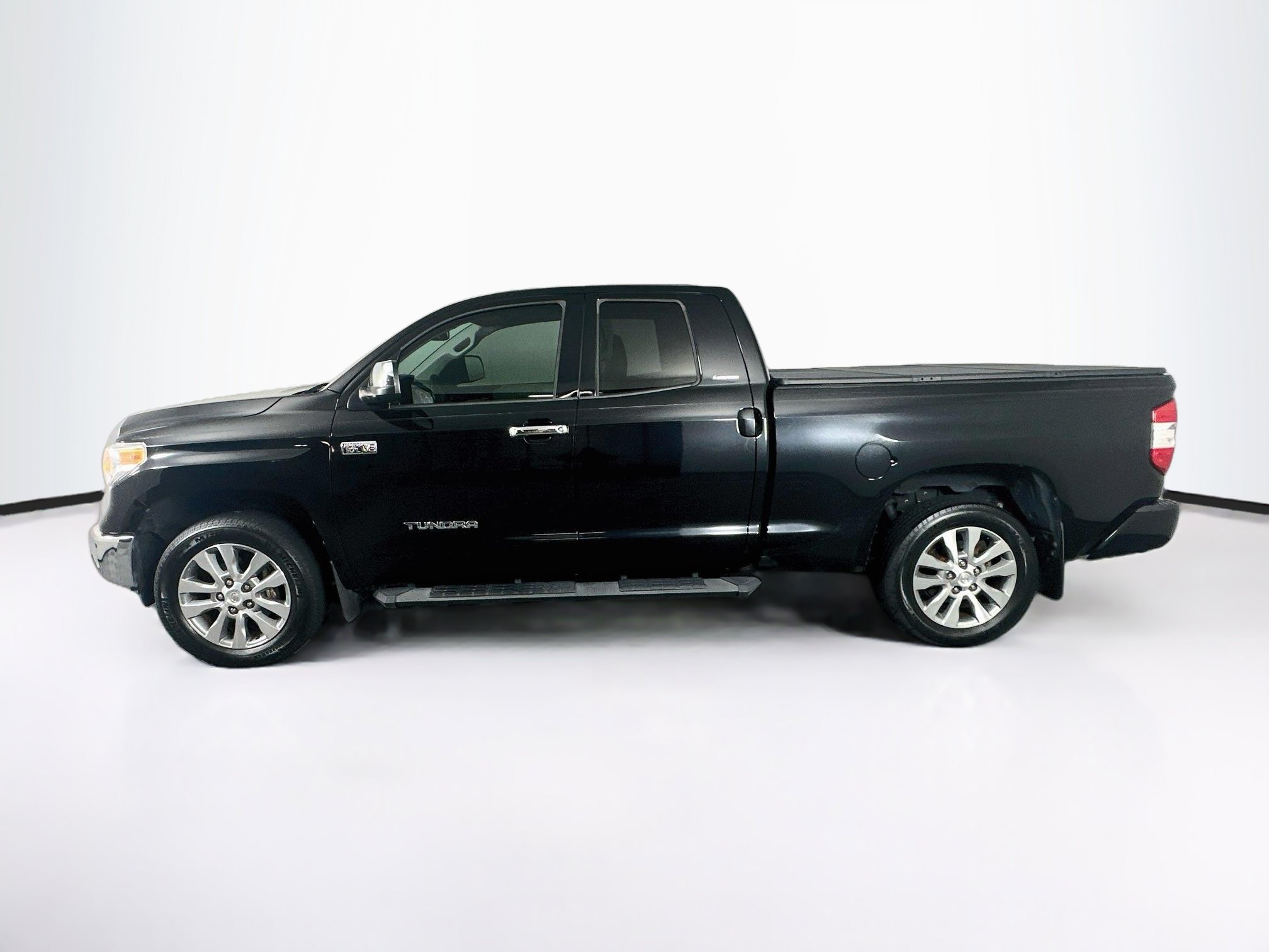 Used 2016 Toyota Tundra Limited w/ Limited Premium Package AWD/4WD image 4
