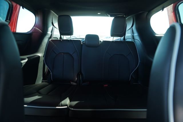 New 2026 Chrysler Pacifica Limited w/ Uconnect Theater Family Group image 26