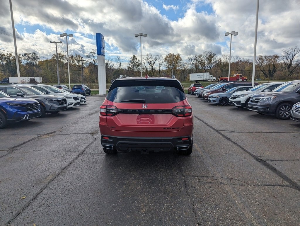 Certified 2025 Honda Pilot Black Edition image 4