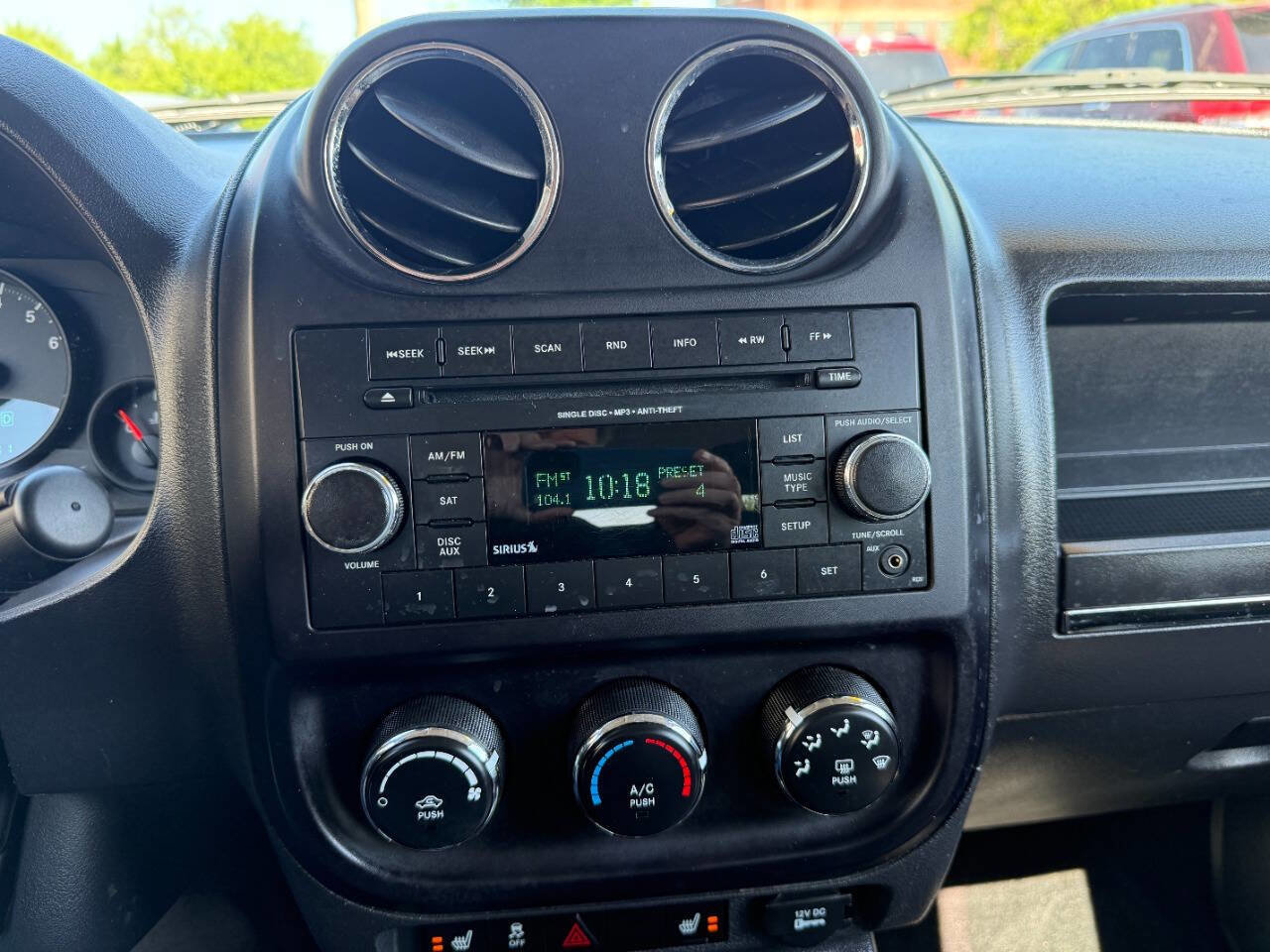 Used 2013 Jeep Patriot Latitude w/ Sun/Sound Group AWD/4WD image 21