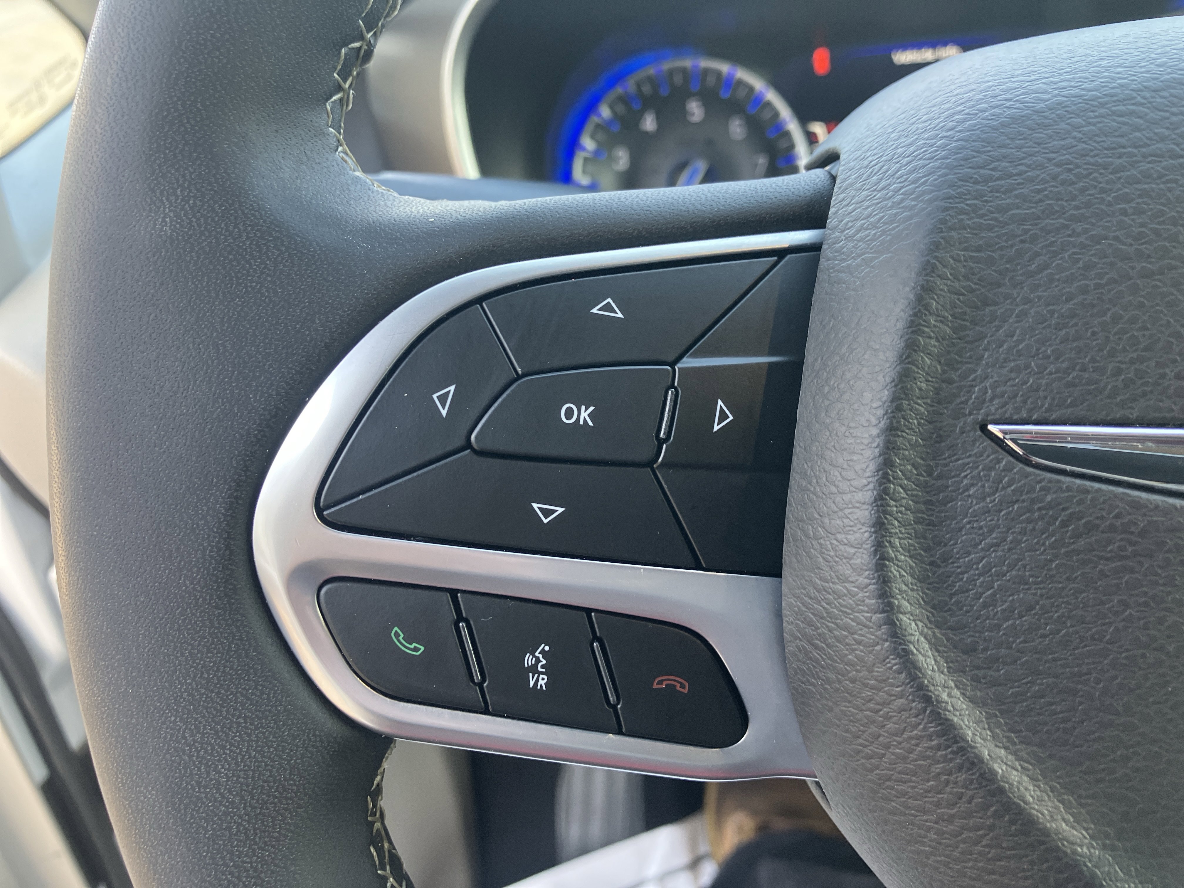 Used 2024 Chrysler Pacifica Touring-L image 26