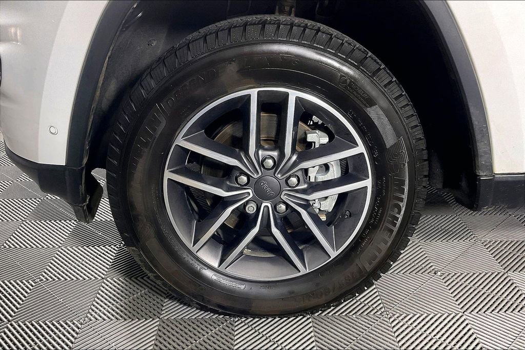Used 2019 Jeep Grand Cherokee Limited RWD image 11