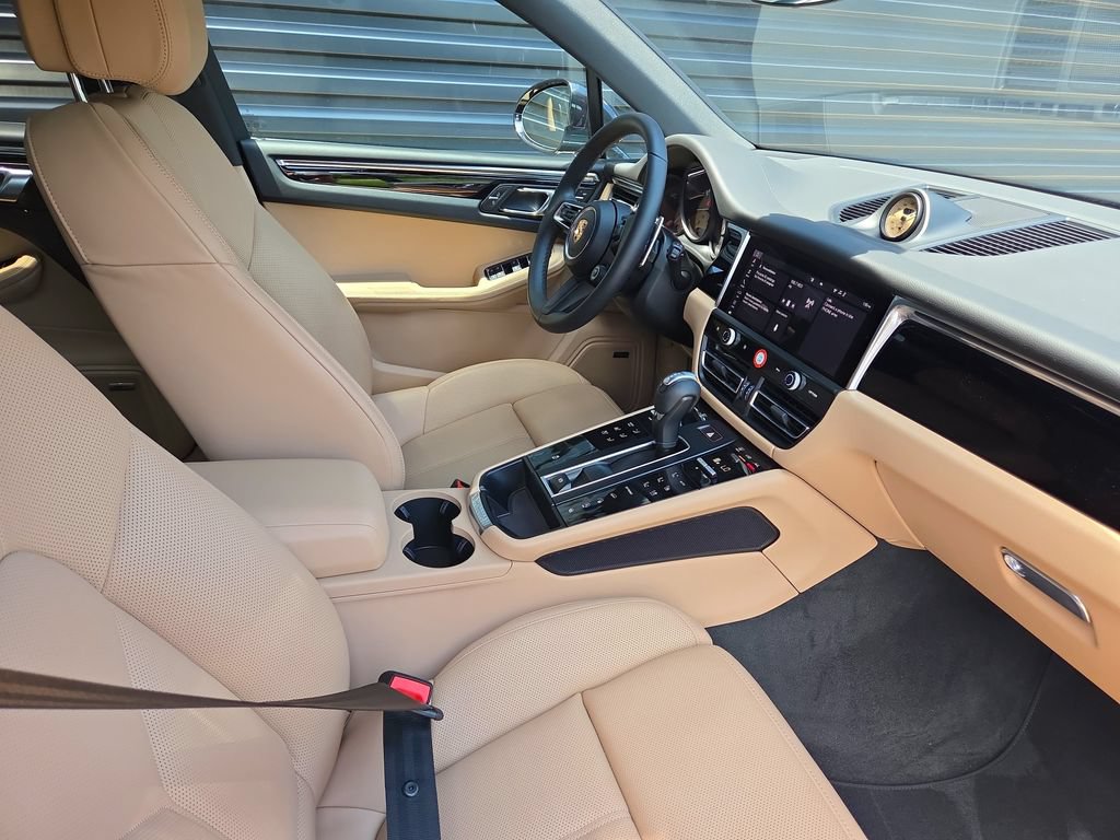 Certified 2026 Porsche Macan AWD/4WD image 18