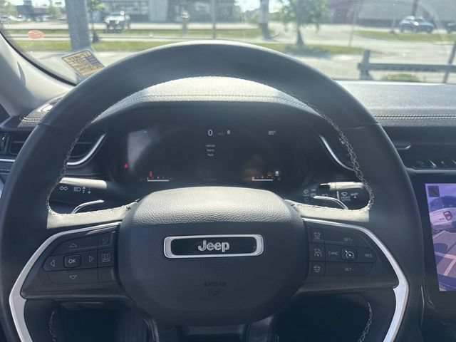 Used 2023 Jeep Grand Cherokee Limited AWD/4WD image 30