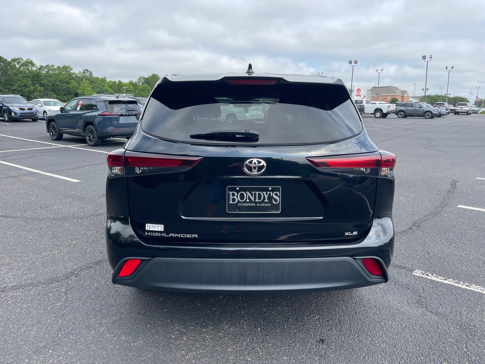 Used 2024 Toyota Highlander XLE FWD image 15