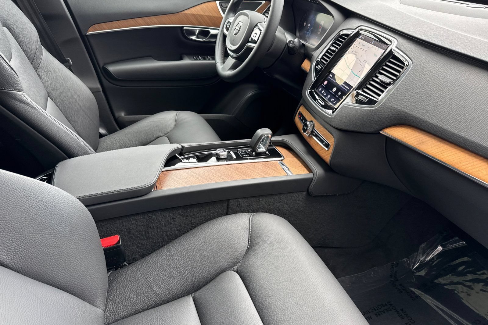 Used 2025 Volvo XC90 T8 Plus w/ Protection Package Premier AWD/4WD image 18