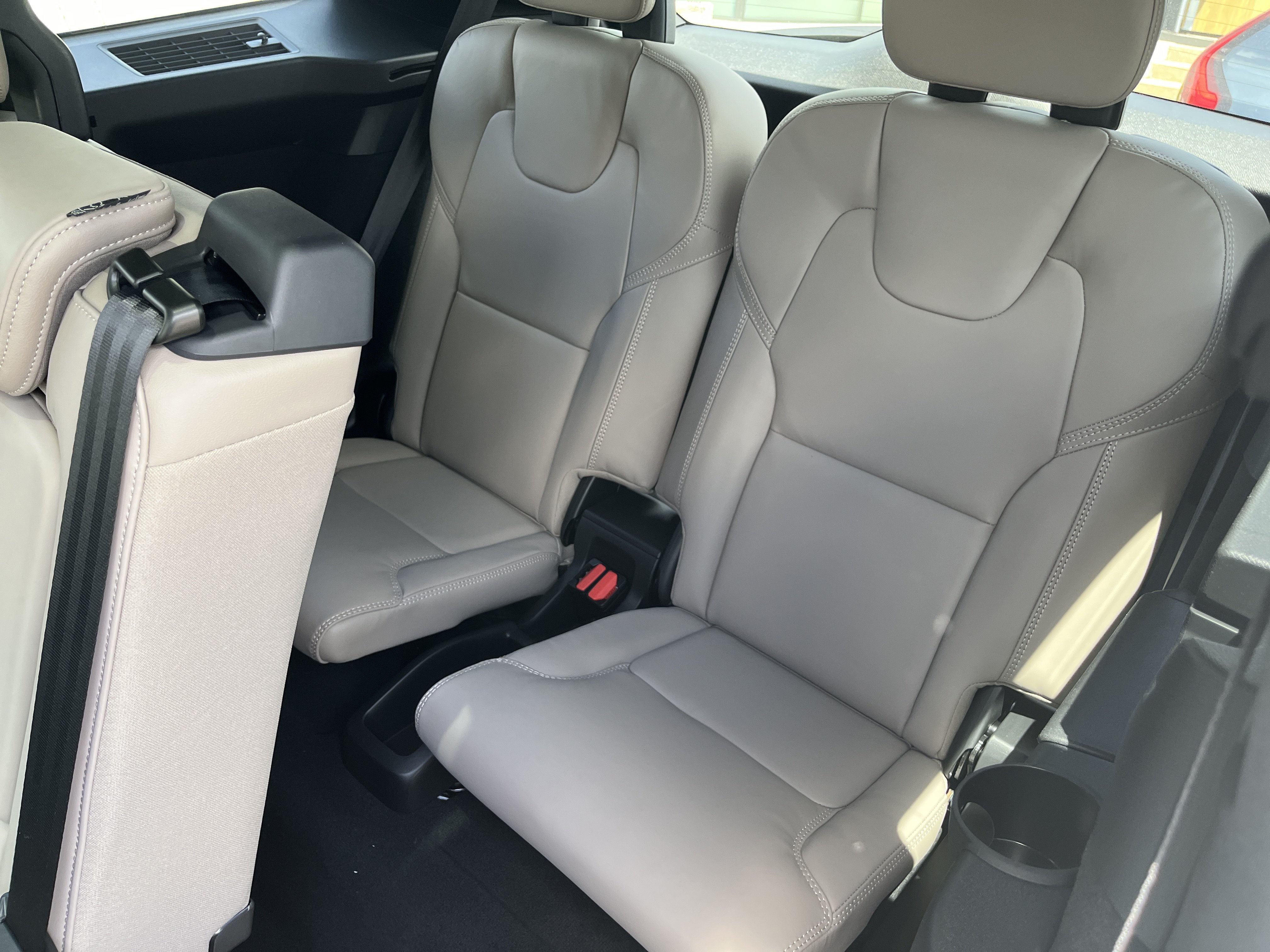 New 2026 Volvo XC90 T8 Ultra w/ Protection Package Premier AWD/4WD image 9