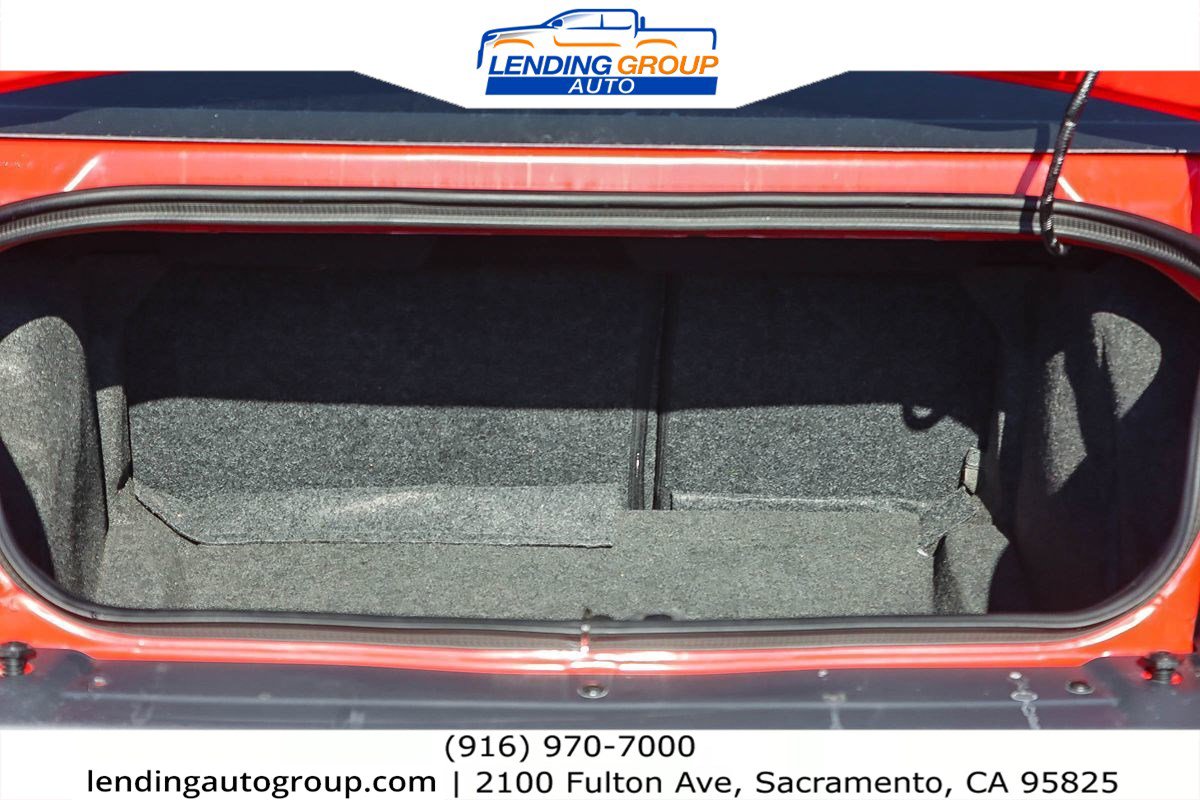 Used 2015 Dodge Challenger SXT image 24