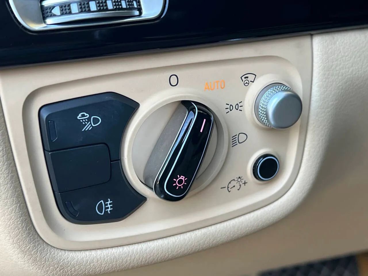 Used 2016 Audi A8 L 4.0T image 29