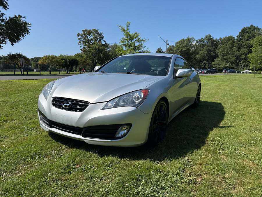 Used 2010 Hyundai Genesis 3.8 RWD image 6