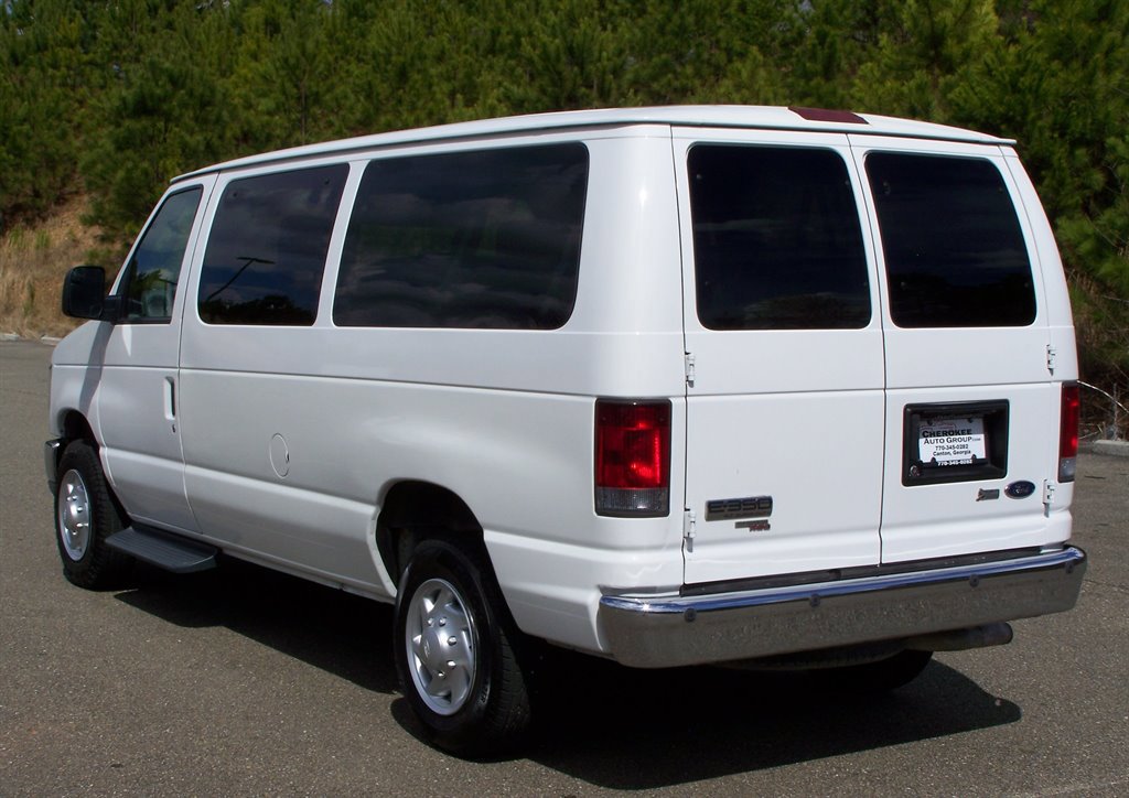 Used 2011 Ford E-350 and Econoline 350 XLT RWD image 2