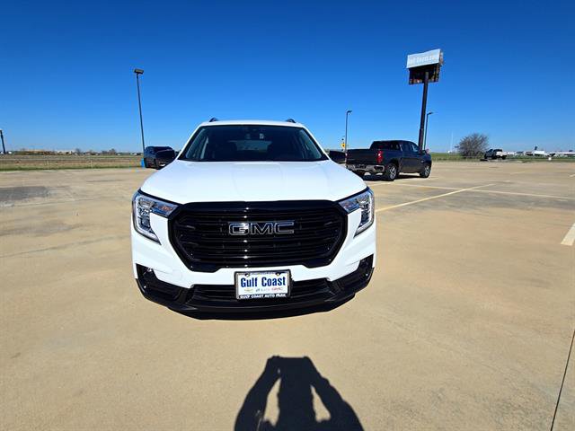 Used 2022 GMC Terrain SLT w/ Elevation Edition image 2