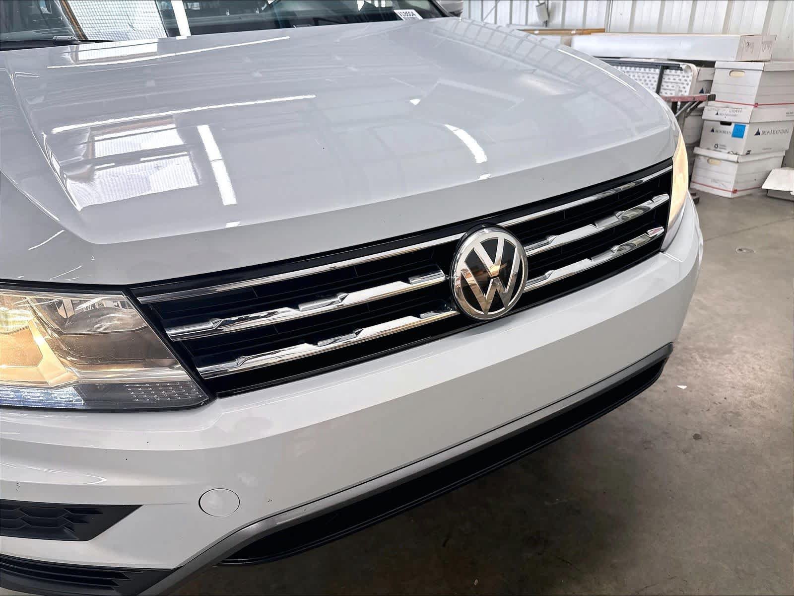Used 2018 Volkswagen Tiguan SE AWD/4WD image 36