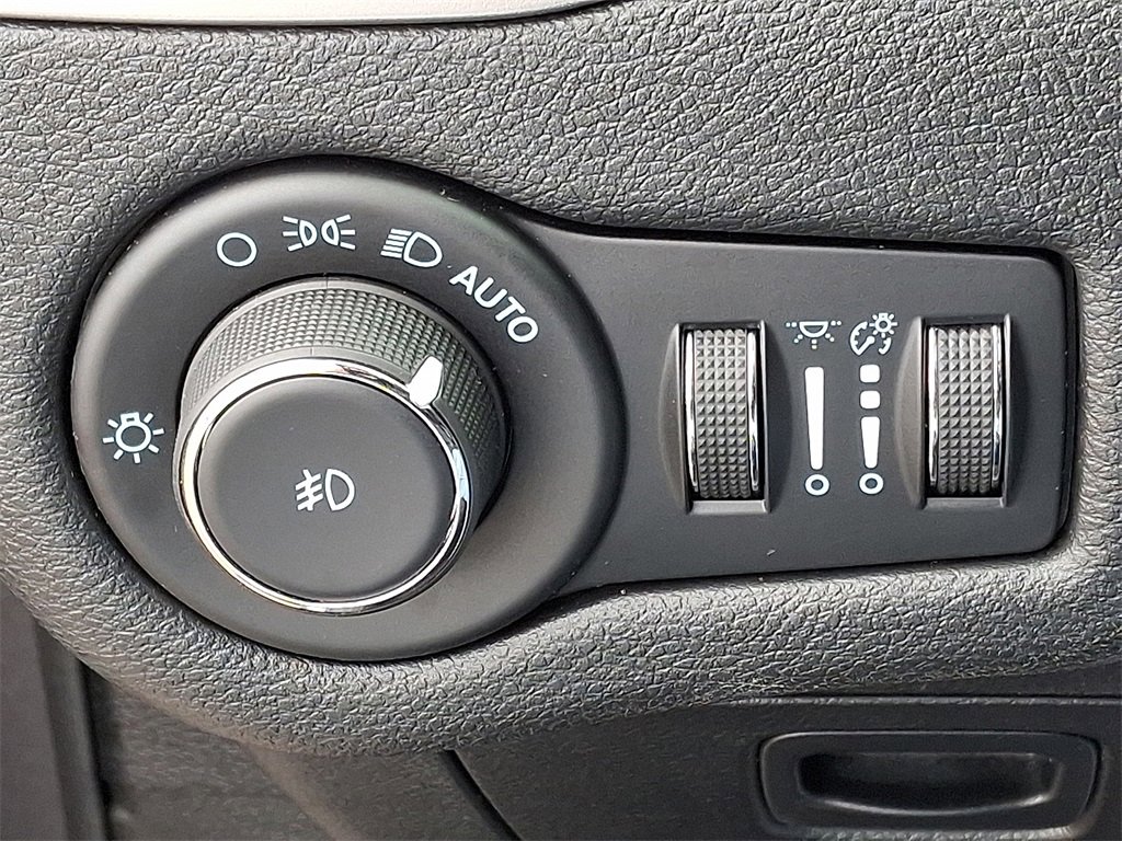 Used 2021 Jeep Cherokee Latitude Lux 80th Anniv w/ Quick Order Package 26U 80TH image 27