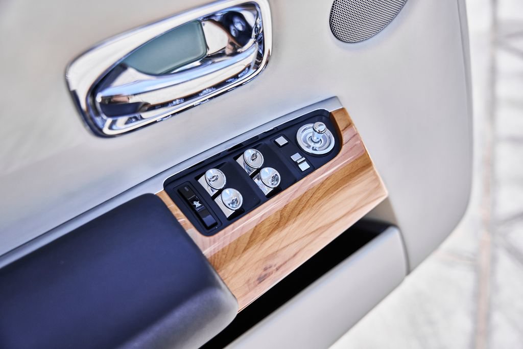Used 2009 Rolls-Royce Phantom Drophead Coupe RWD image 33