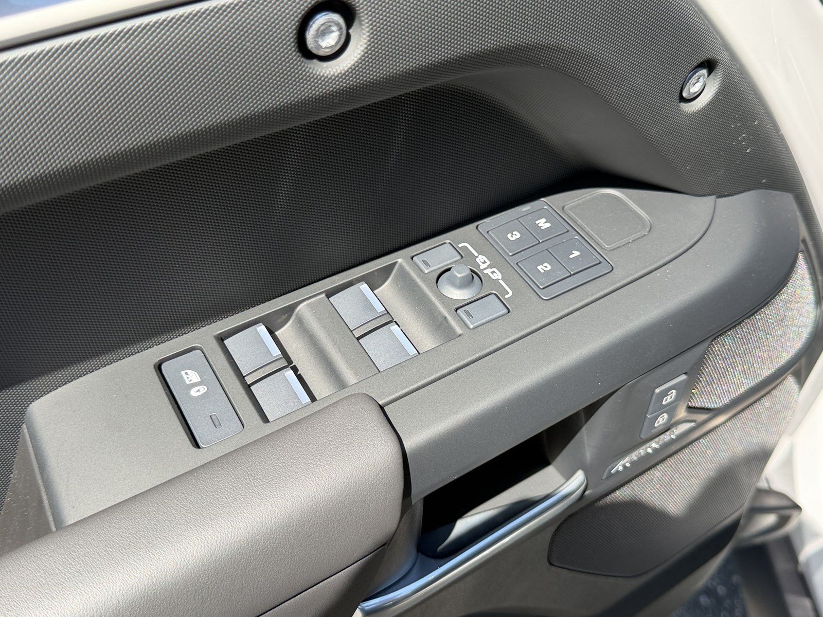 New 2026 Land Rover Defender 110 X-Dynamic SE AWD/4WD image 15