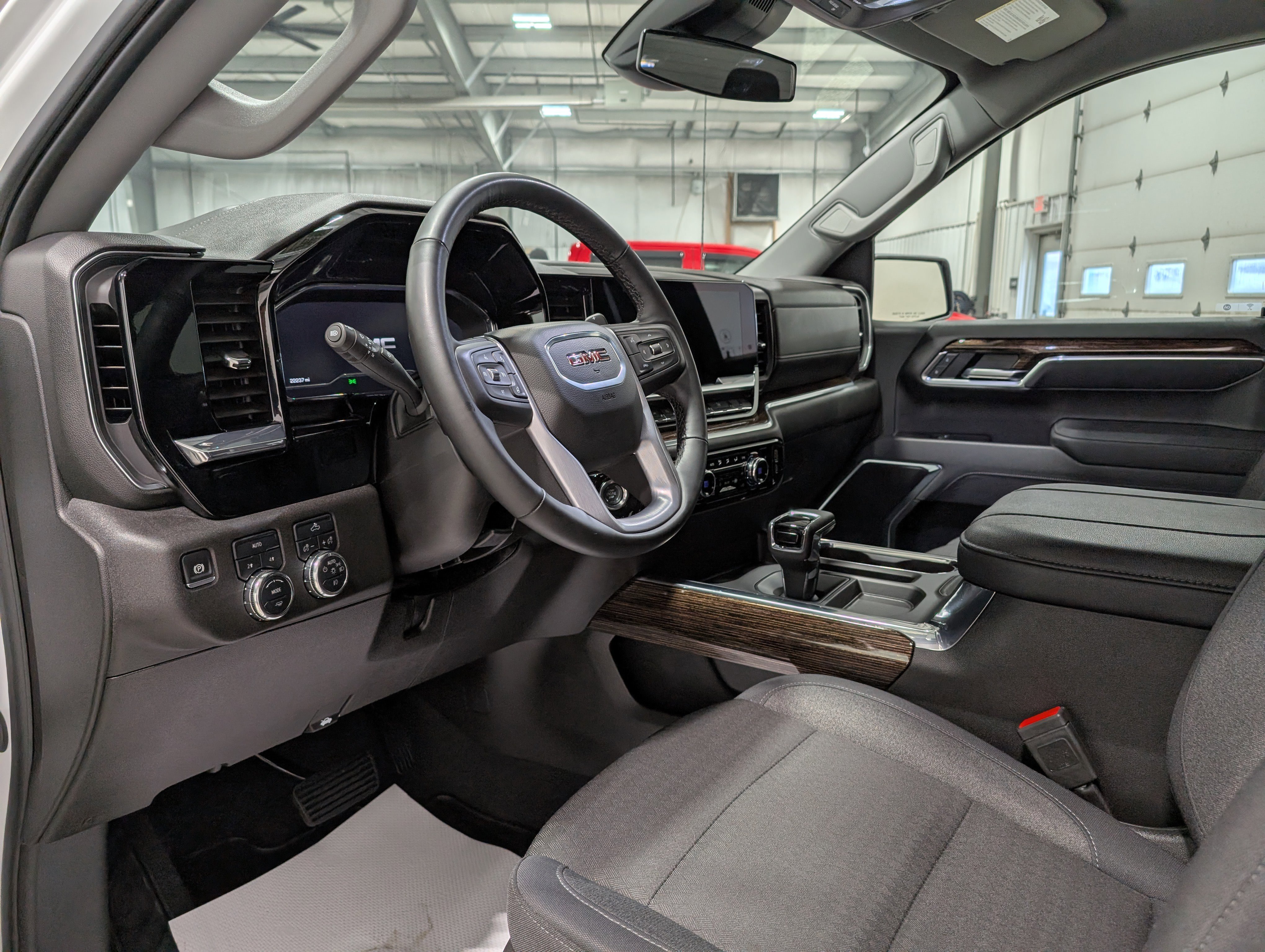 Used 2025 GMC Sierra 1500 Elevation AWD/4WD image 13