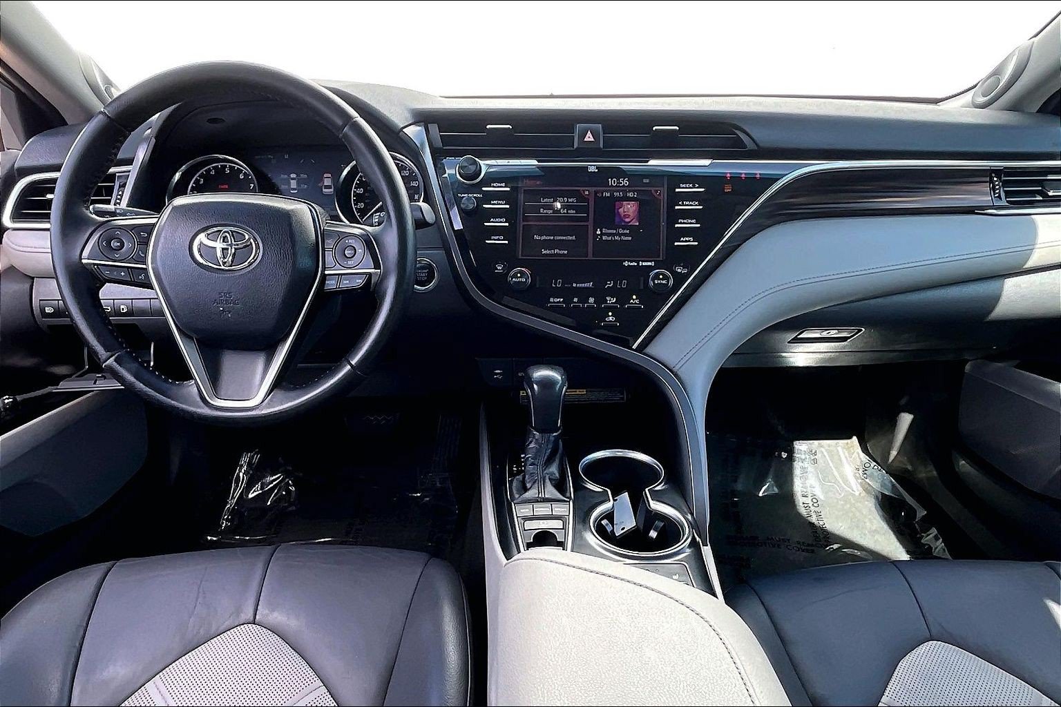 Used 2018 Toyota Camry XLE FWD image 19