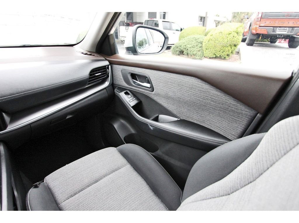 Used 2022 Nissan Rogue SV image 8